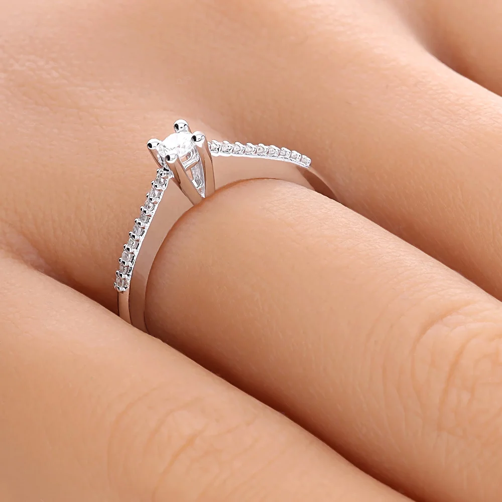 ADL003-hand-web-zoom