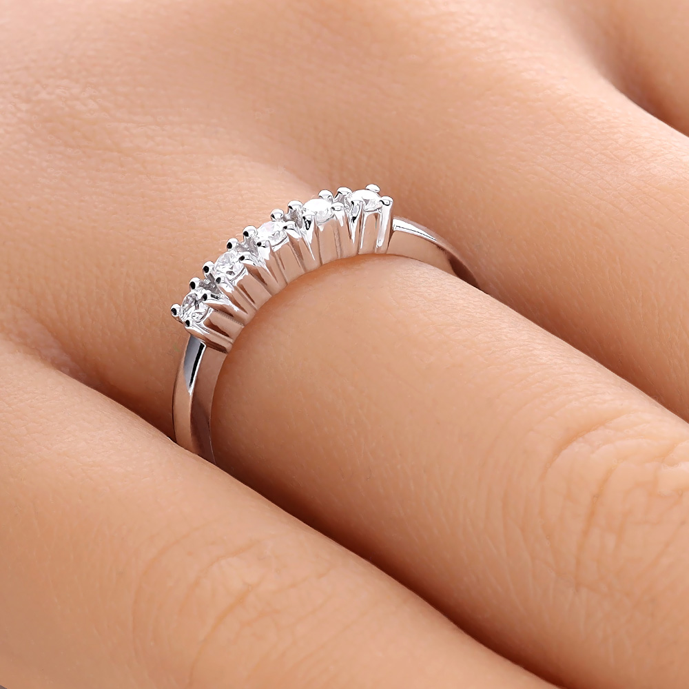 ADL010-hand-web-zoom