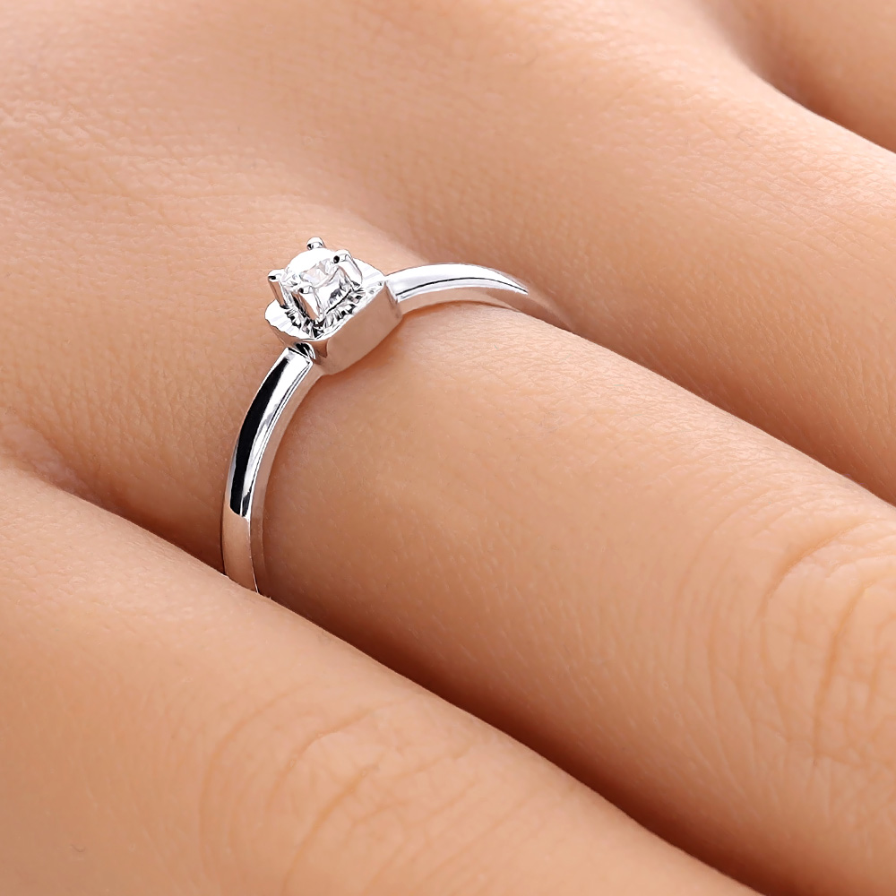 ADL017-hand-web-zoom