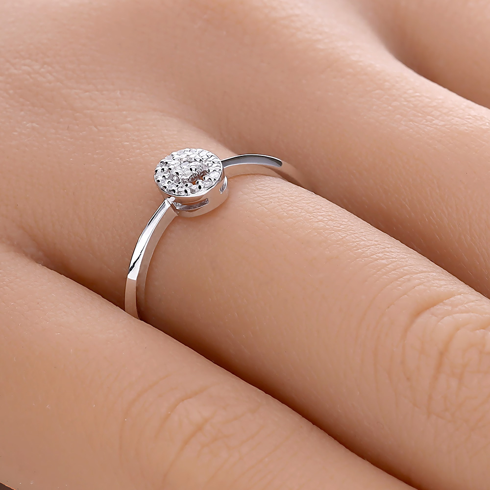 ADL031-HAND-WEB-ZOOM