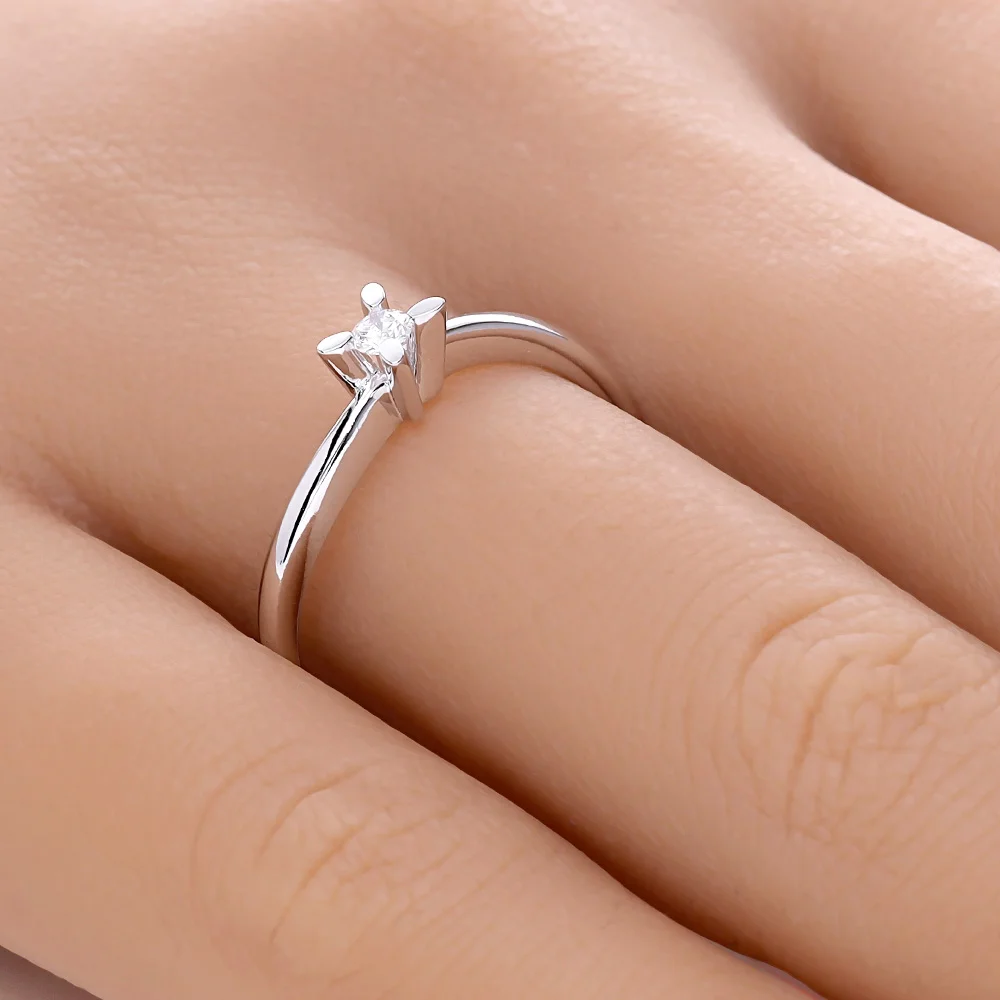 ADL038-hand-web-zoom