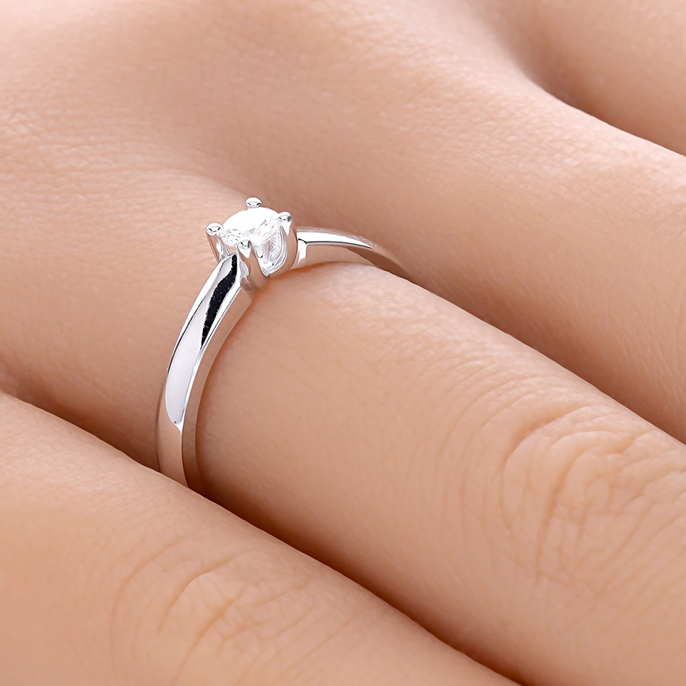 ADL047-hand-web-zoom