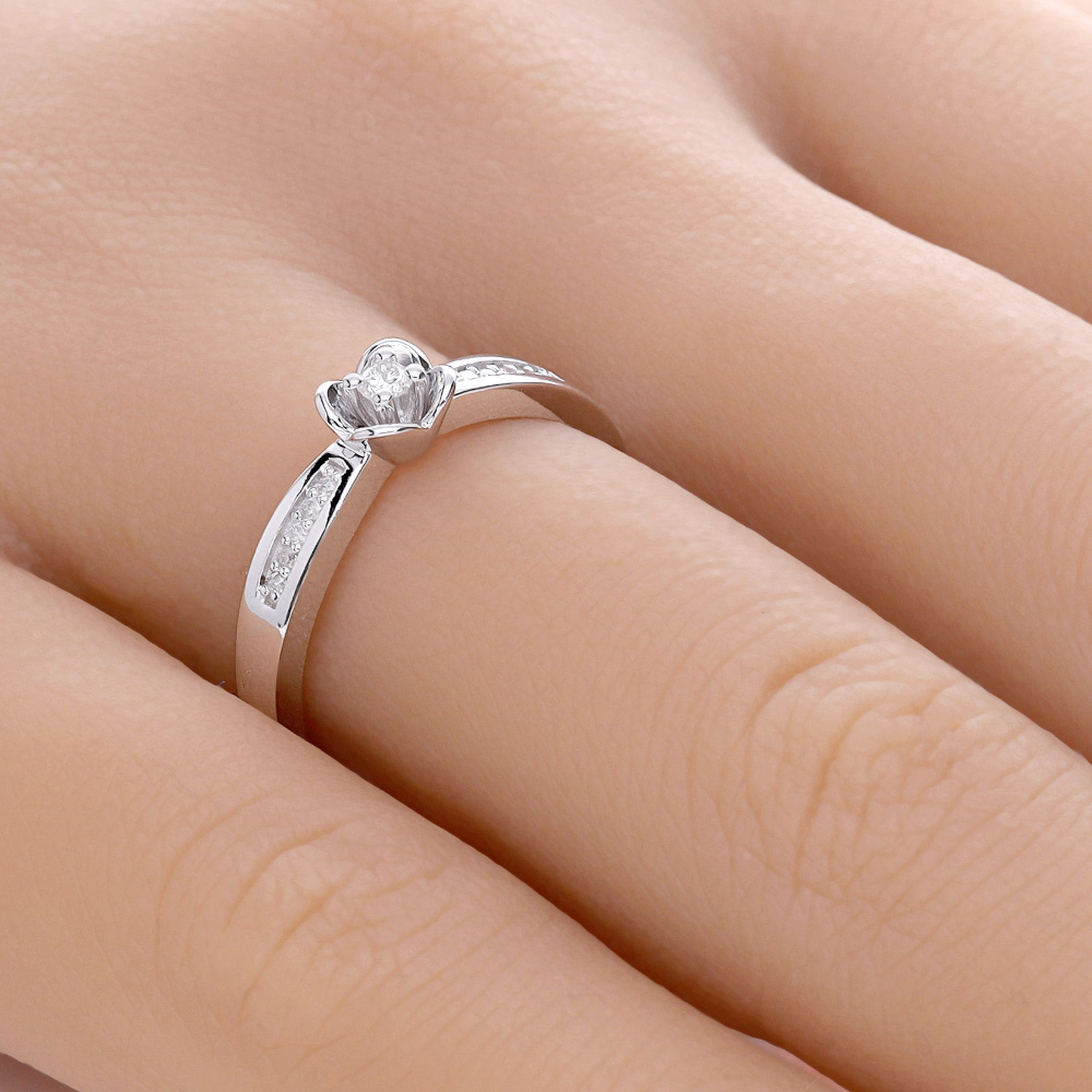 ADL052-hand-web-zoom