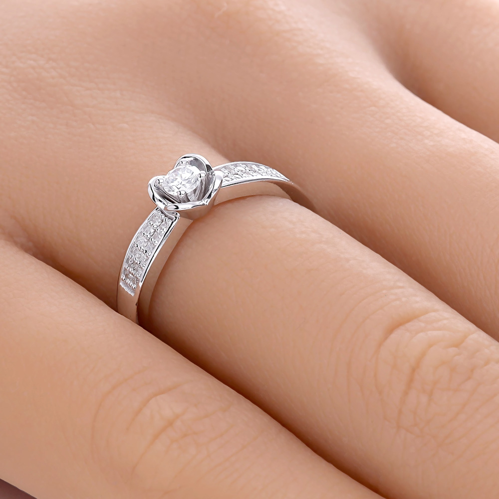 ADL057-hand-web-zoom