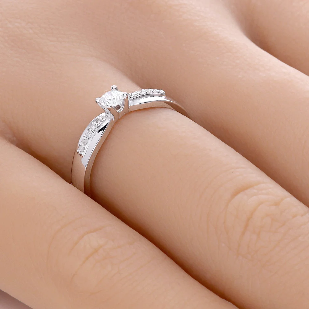 ADL060-hand-web-zoom