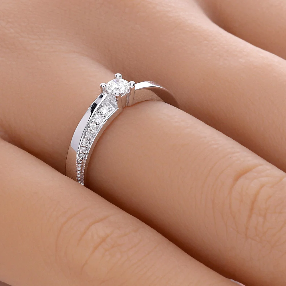 ADL064-hand-web-zoom