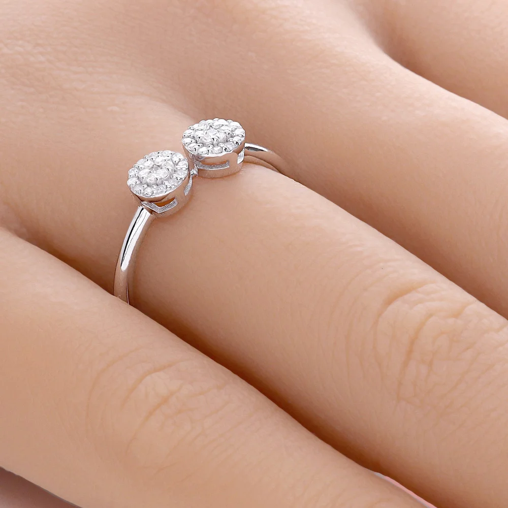 ADL079-hand-web-zoom