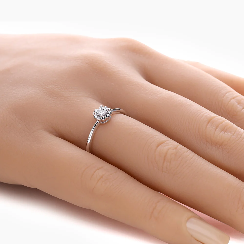 ADL088-hand-web-zoom