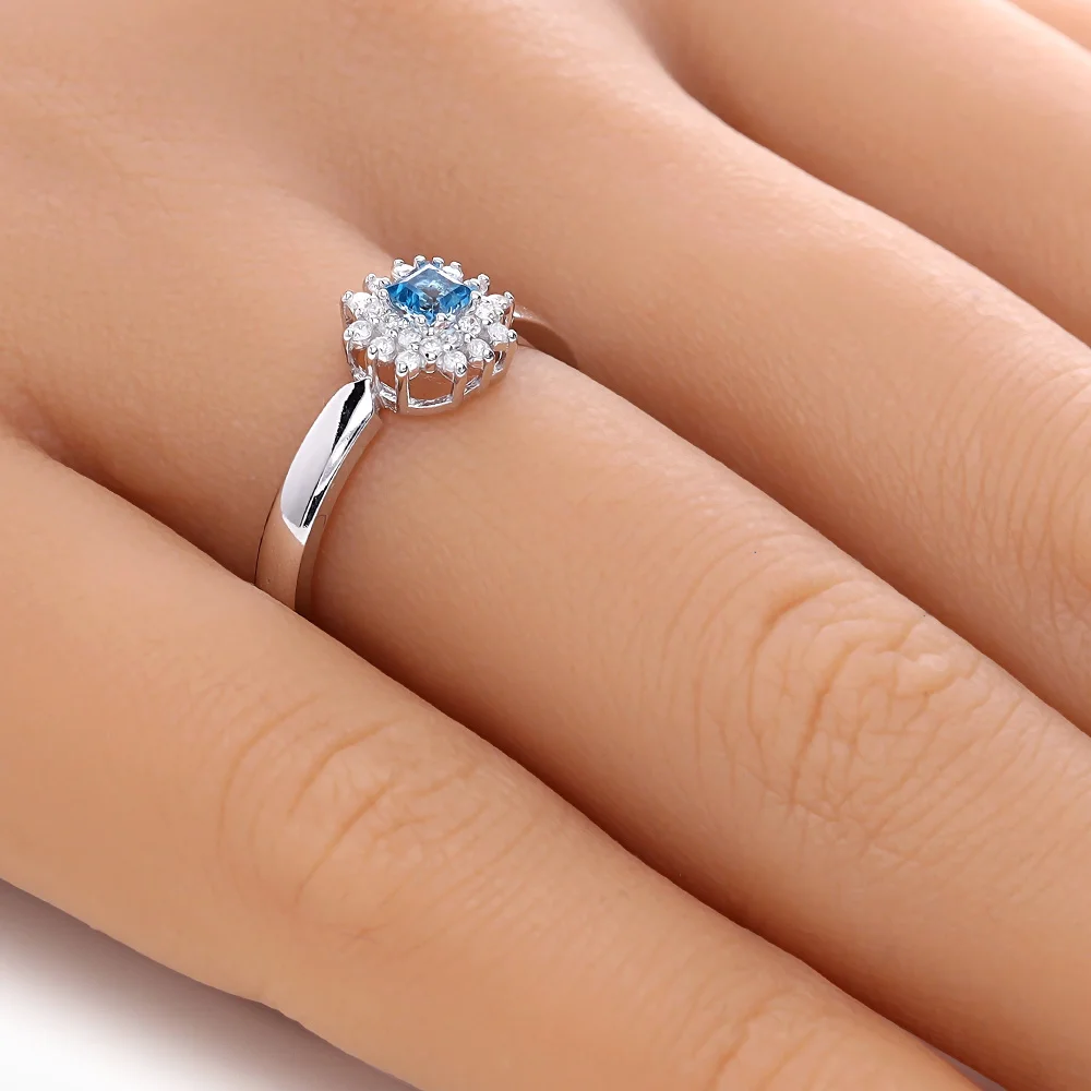 ADL122-hand-web-zoom