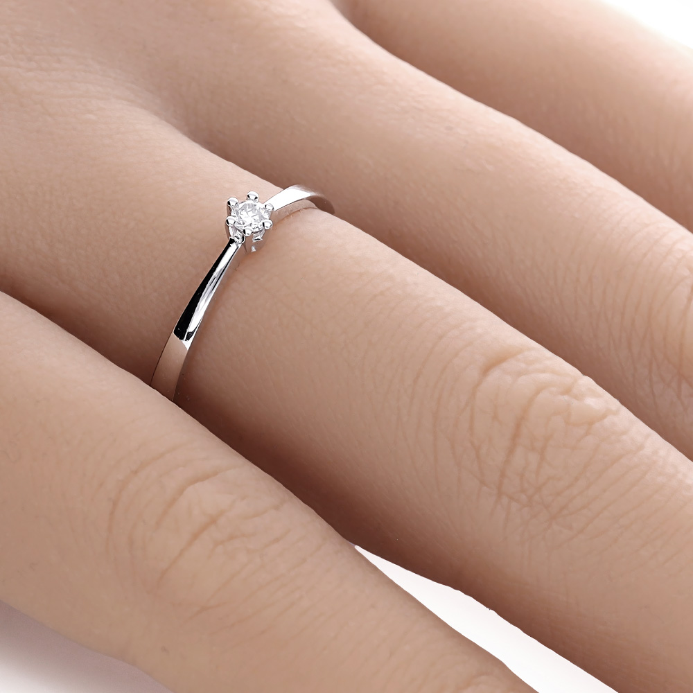 ADL137-hand-web-zoom