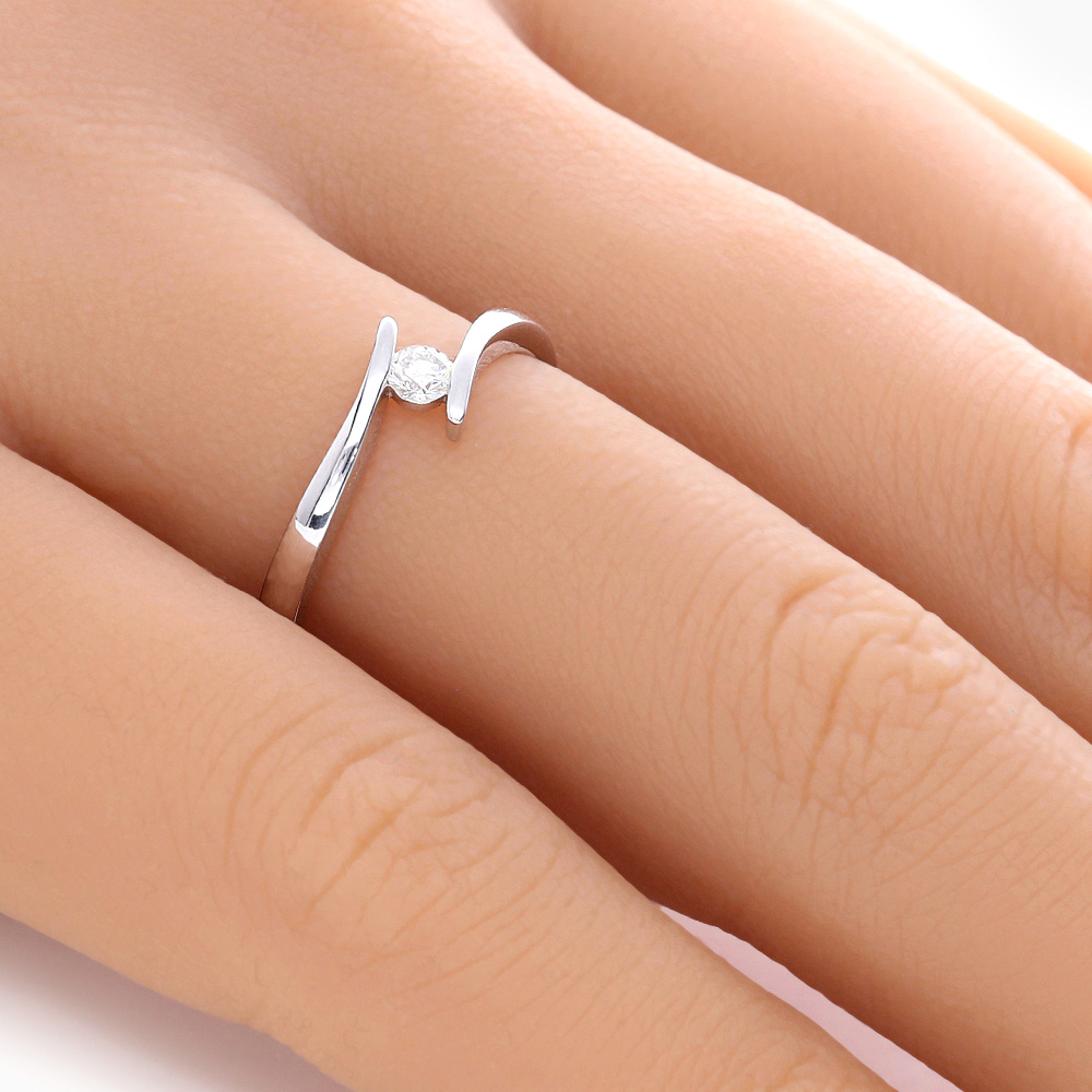 ADL194-hand-web-zoom