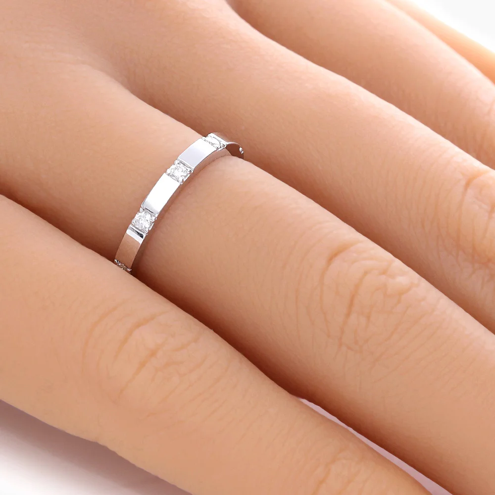 ADL203-hand-web-zoom