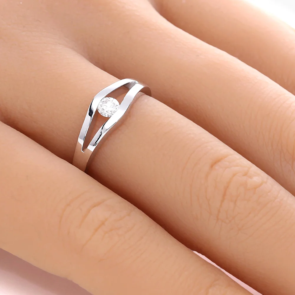 ADL218-hand-web-zoom